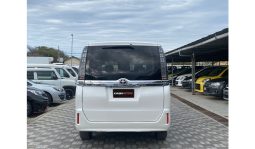 
Toyota Voxy 2017 full									