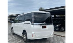 
Toyota Voxy 2017 full									