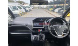 
Toyota Voxy 2017 full									