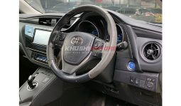 
Toyota Auris HYB 2017 full									