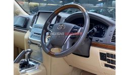 
Toyota Land Cruiser ZX V8 2017 full									