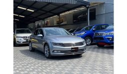 
Volkswagen Passat 2017 full									