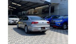 
Volkswagen Passat 2017 full									