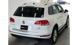 
Volkswagen Touareg 2017 full									