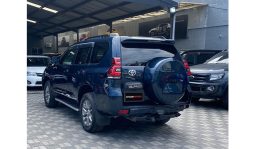 
Toyota Land Cruiser Prado Kakadu 2018 full									