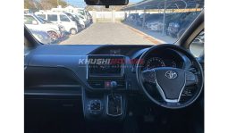 
Toyota Voxy 2017 full									