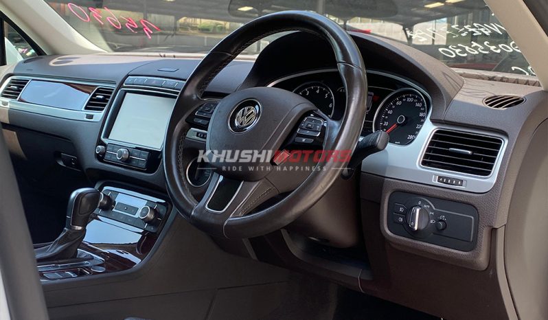 
Volkswagen Touareg 2017 full									