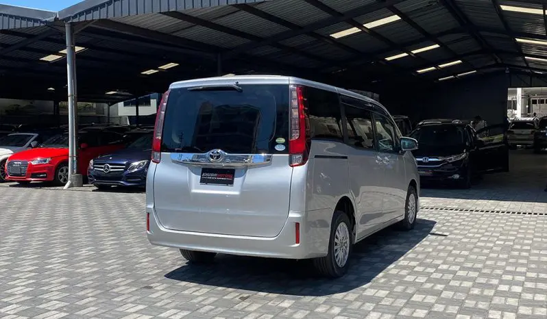 
Toyota Noah 2017 full									