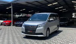 
Toyota Noah 2017 full									