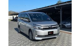 
Toyota Voxy 2017 full									