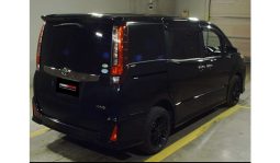 
Toyota Noah 2017 full									