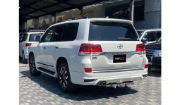 
ToyotaLand Cruiser ZX V8 2017 full									