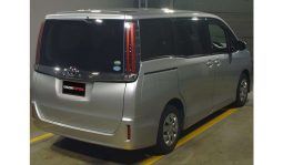 
Toyota Noah 2017 full									