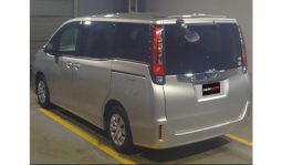 
Toyota Noah 2017 full									