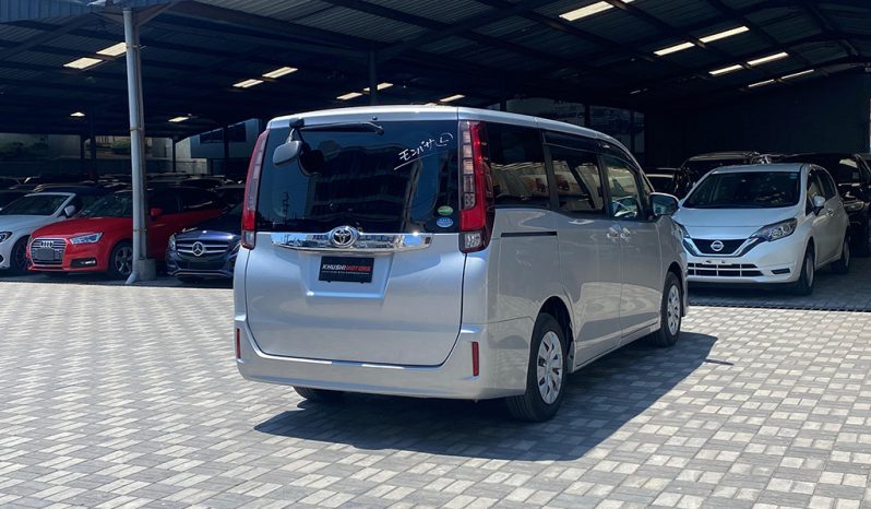 
Toyota Noah 2017 full									