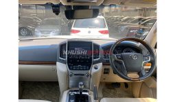 
ToyotaLand Cruiser ZX V8 2017 full									