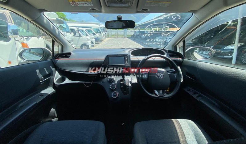 
								Toyota Sienta 2017 full									