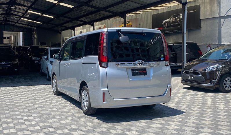 
Toyota Noah 2017 full									