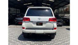 
Toyota Land Cruiser Sahara 2017 full									