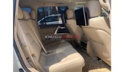 
ToyotaLand Cruiser ZX V8 2017 full									