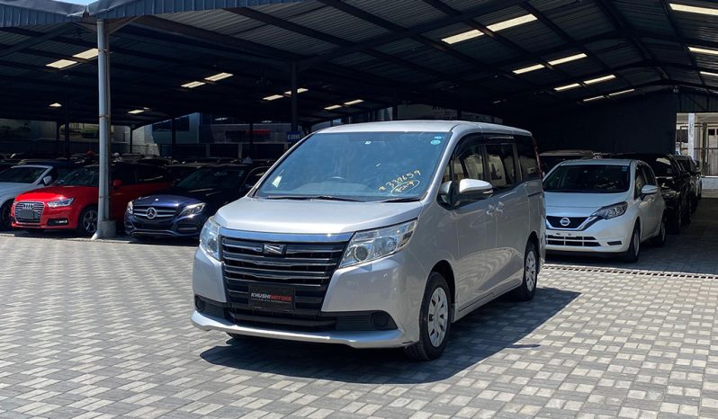 
Toyota Noah 2017 full									