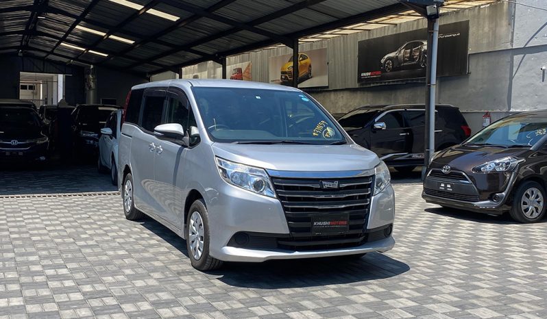 
Toyota Noah 2017 full									