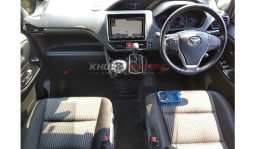 
Toyota Voxy 2017 full									