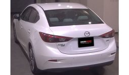 
										Mazda Axela 2017 full									