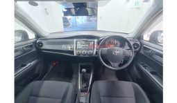 
										Toyota Corolla Fielder 2017 full									