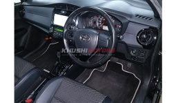 
										Toyota Corolla Fielder 2017 full									