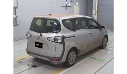 
Toyota Sienta 2017 full									