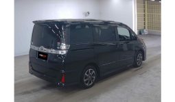 
Toyota Voxy 2017 full									