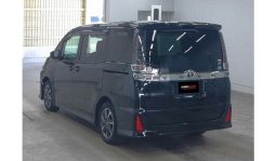 
Toyota Voxy 2017 full									