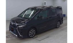 
Toyota Voxy 2017 full									