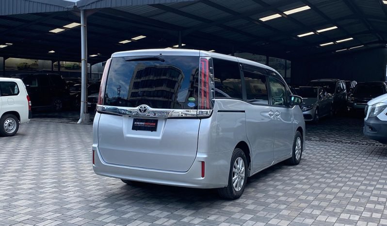 
								Toyota Noah 2017 full									