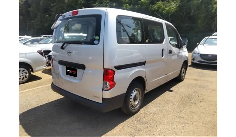 
Nissan NV200 2017 full									