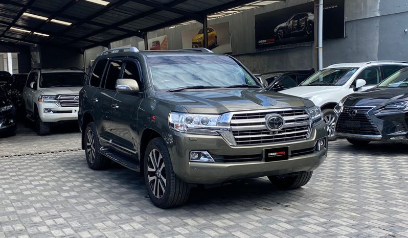 
Toyota Land Cruiser Sahara 2017 full									