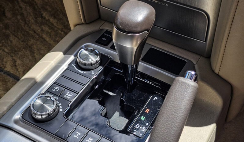 
								Toyota Land Cruiser ZX V8 2018 full									