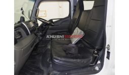 
										Mitsubishi Canter 2018 full									