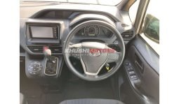 
										Toyota Voxy 2018 full									