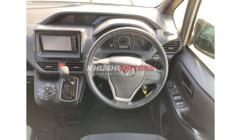 
								Toyota Voxy 2018 full									