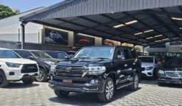 
										Toyota Land Cruiser ZX V8 2018 full									