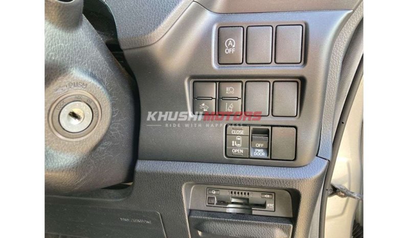 
								Toyota Voxy 2018 full									