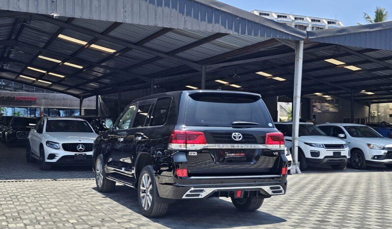 
								Toyota Land Cruiser ZX V8 2018 full									