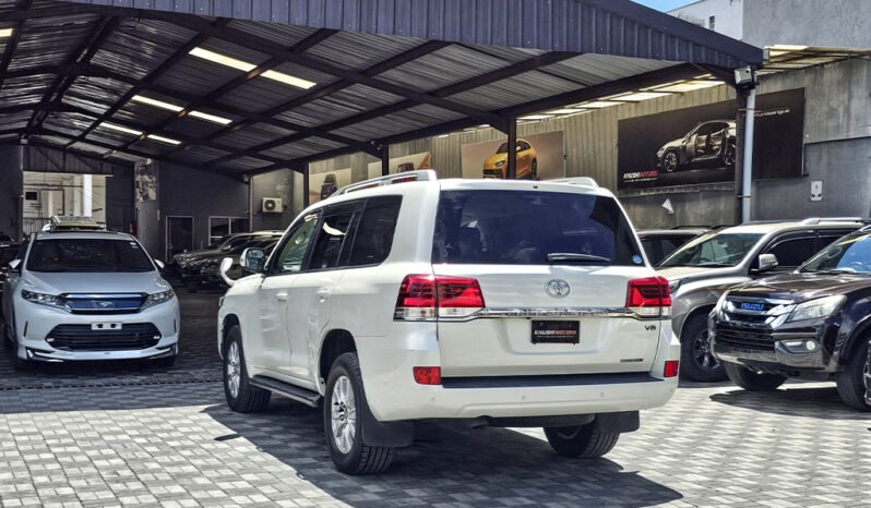 
								Toyota Land Cruiser ZX V8 2018 full									