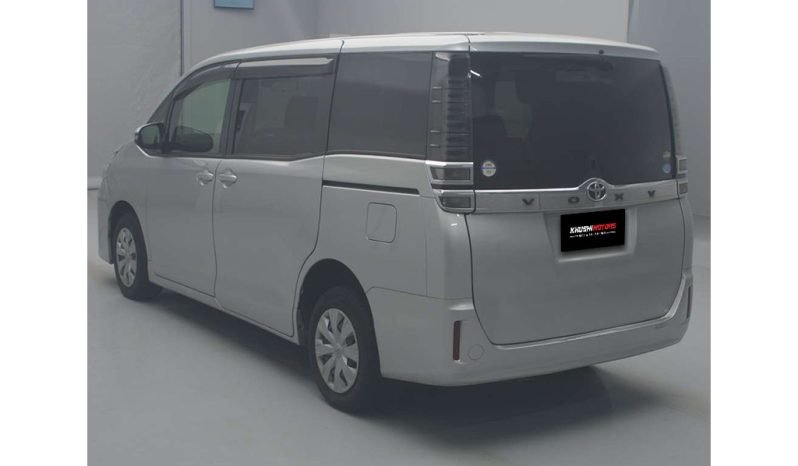 
								Toyota Voxy 2018 full									