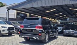 
										Toyota Land Cruiser ZX V8 2018 full									