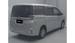 
										Toyota Voxy 2018 full									