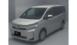 
										Toyota Voxy 2018 full									