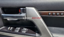 
										Toyota Land Cruiser ZX V8 2018 full									